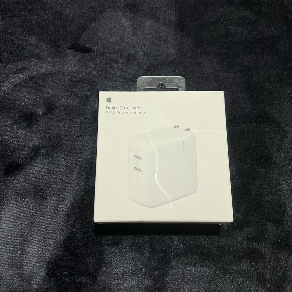 35W Dual USB-C Port Power Adapter - Picture 3 of 3